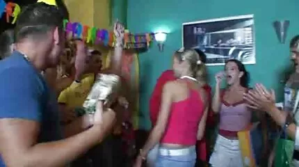 De tafel is de gratis porno movies meest romantische plek naar neuken lesbiennes