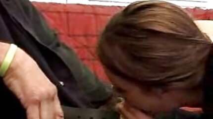 Blondine sucks dick