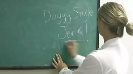 Onder de kerstboom bevredigen gratis hamster porno twee schoonheden de penis van een gelukkige man.