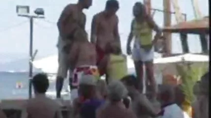 Bij de casting neukt een man gratis porno movies een rondborstige Brunette in de kont