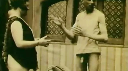 Groep Kont neuken met een man en lange pornofilm twee brunettes