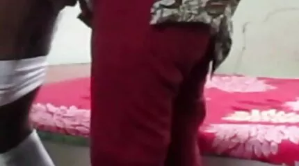 College meisje in kleren gratis porno online rijdt guy dick