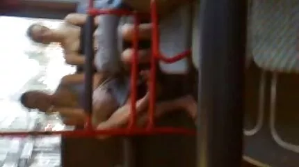 Verdorven blondines neuken met een zwarte man in gratis pornofilm alle gaten