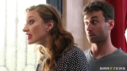 De jonge vrouw genoten van de lul van gratis pornofilm een gek dude