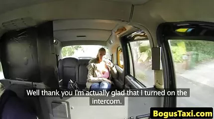 Verleidde gratis pornfilms de man om te neuken en bedroog haar man.