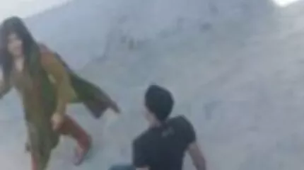 Rondborstige Tsjechische gratis soft porno pickuper wordt getroost door een lange lul