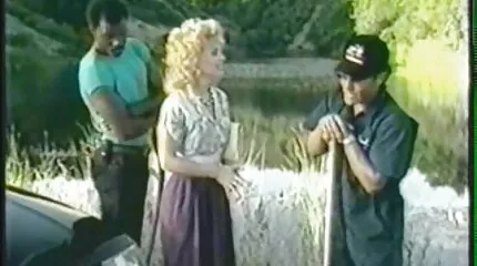 Oekraïense model gratis pornon masturberen op groen gazon