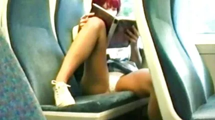 De man is gelukkig voor een slimme vriend die hem een blondine bracht om te neuken free pornofilm