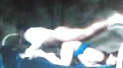 Anaal gevuld met dildo gratis porno online en gezogen door drie helden