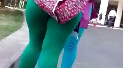 Geschoren kutje gratis pornifilm van een jonge schoonheid