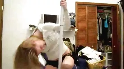 Rondborstig mulat zachtjes streelde haar youtube gratis porno fallus