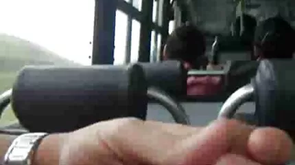 Babe undresses en shows naakt lichaam gratis legale porno