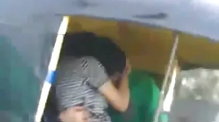 Jonge pigalits gooide een dildo weg na het zien gratis soft porno van de lul van een lul