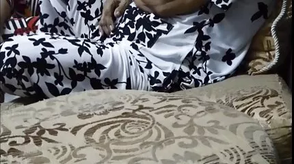 Skinn bruna brunette spreads haar gratis porno folm benen op guy cam