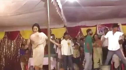 Controleren beide Aziatische gaten bij gratis lange pornofilm casting