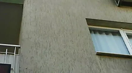 De guy gratis hamster porno came naar bezoek zijn vriend om te studeren voor de examen en geneukt haar