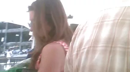 Hij doet alsof hij gratis pornofilm een detective is om seks te diversifiëren