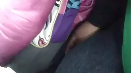 De hostess cuckolding haar echtgenoot met gratis lange pornofilm de kok