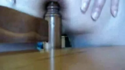 De man stak een lul in de vagina van een blonde vrouw en neukte volledig lange pornofilm