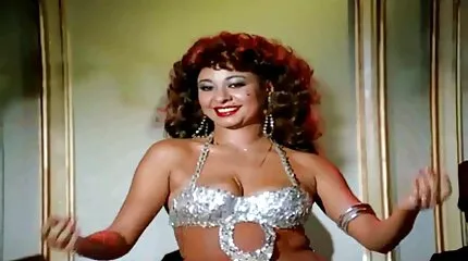 Trio van jonge vrouwen duikt naar grati pornofilm de bodem van losbandigheid