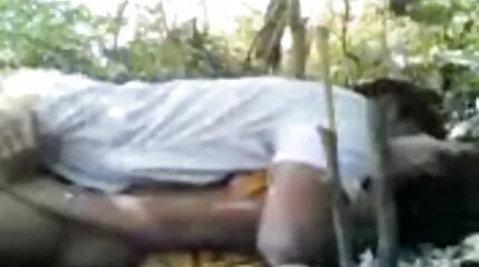 De gratis pornofilm man knoopte de flap los en liet de vrouw een krachtige lul zien