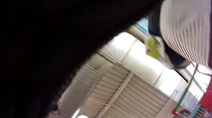 Op een breed bed neukt omasexfilm Skinn Ragazza