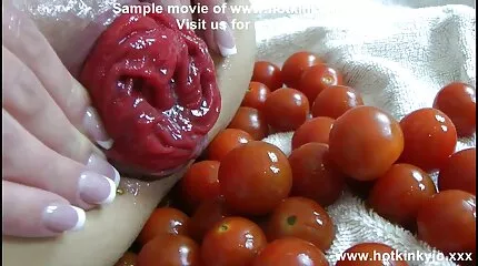 Het meisje kreunt lief terwijl de boyfriend haar doggy gratis porno sex film style neukt