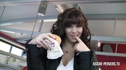 Getatoeëerd op de bed porno film sex gratis toyed Blondine