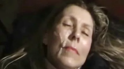 Rondborstige meid heeft seks met omasexfilm onverzadigbare Dames