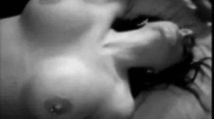 Plotseling Squirting van een zwarte gratis pornifilm lul in de kont