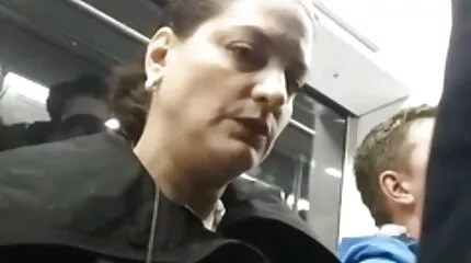 Toen ze niet grati pornofilm kon staan de onwerkelijke plezier en creampied een vriend met roze haar recht in de kut