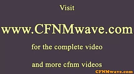 Ze verliet de man, zette een strapon op en sloeg lange pornofilm zijn vriendin