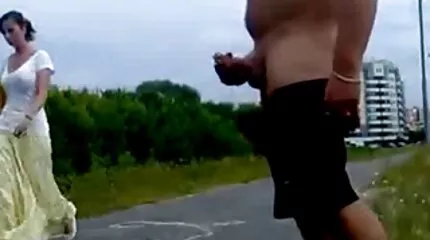 Verdorven meisje masturbeert gratis pornfilms en heeft seks met vriendje