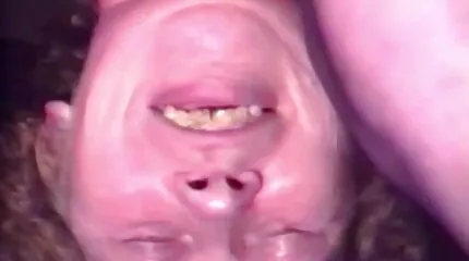 Russisch brunette heeft geleerd keel blowjob gratis pornofilm